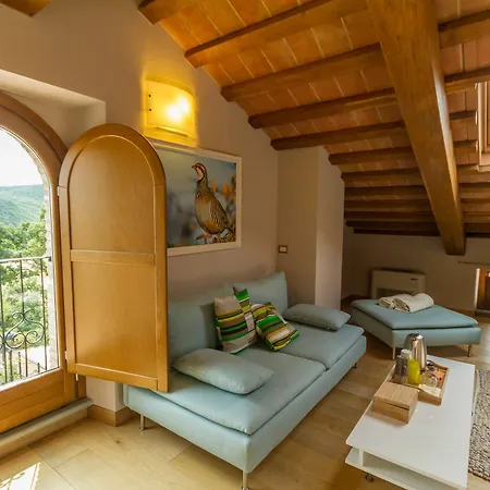 Tenuta Borgo Santa Cecilia *